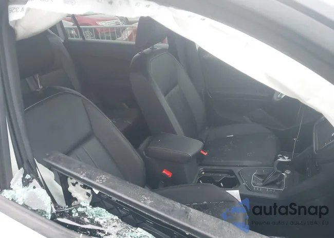 3VVCB7AX9RM012087: 43822458