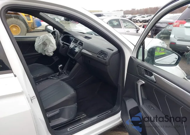 3VV8B7AX2RM133002: 43823121