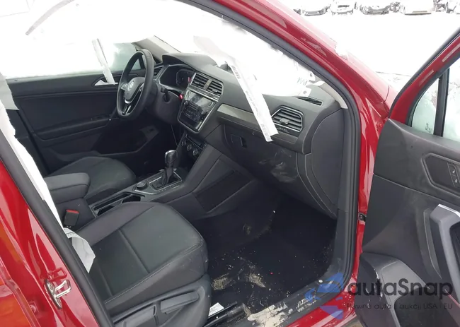 3VV2B7AX1LM071556: 43823395