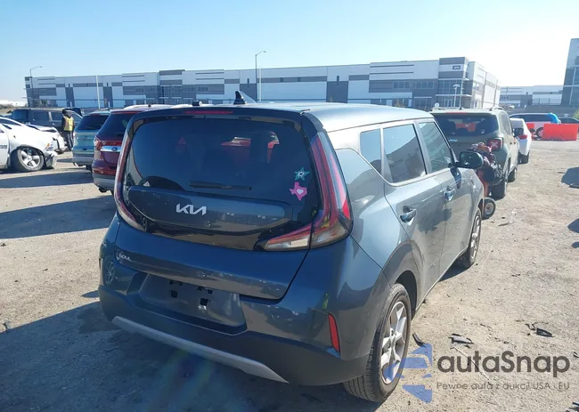 KNDJ23AU2P7883229: 43824241