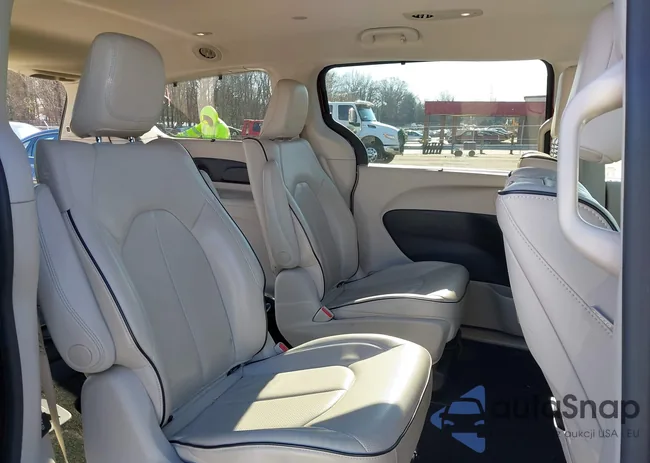 2C4RC1N70JR365814: 43824260