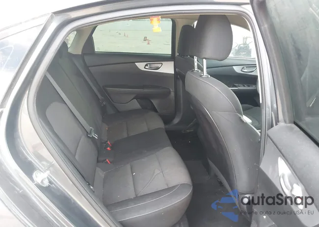 3KPF24AD4NE446440: 43823718