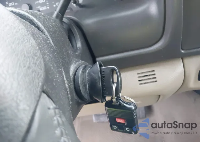 1FMNU44L85EB52622: 43825079