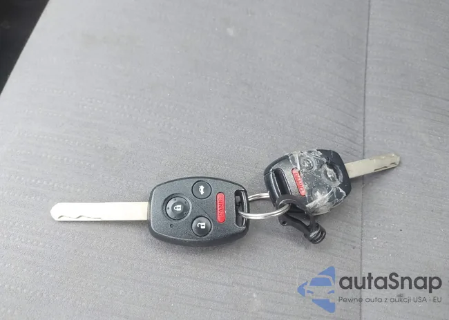 1HGCP2F30BA124953: 43825093