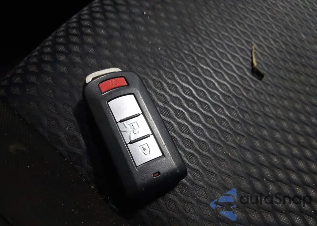 JA4AD3A30JJ002145: 43825197