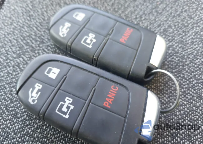 3C6LRVBG3RE148052: 43825365