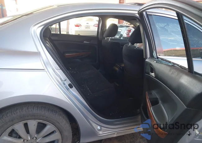 1HGCP2F77BA005560: 43825405