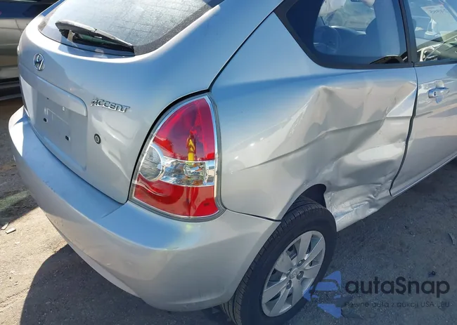 KMHCM3AC8BU191573: 43824565