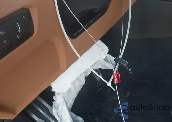 3MW49FF01R8E21551: 43824584