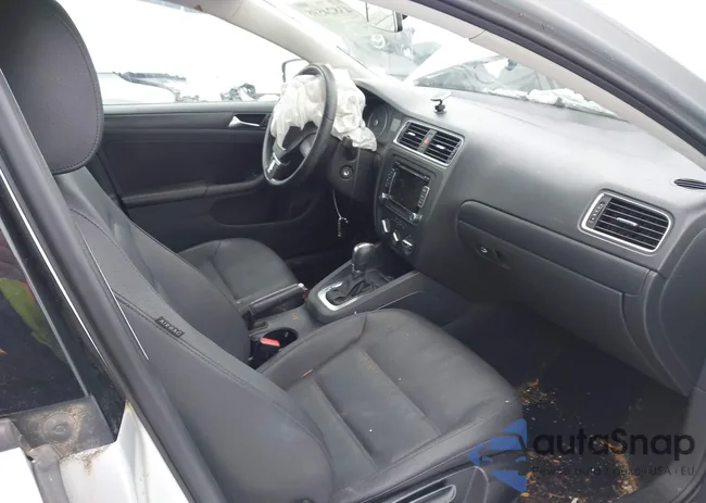 3VWDP7AJ5CM309037: 43824598