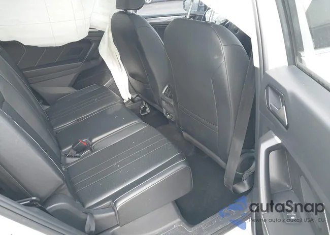 3VV3B7AX0NM090218: 43825895