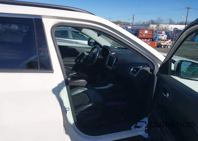 3C4NJDBB9JT393364: 43827408