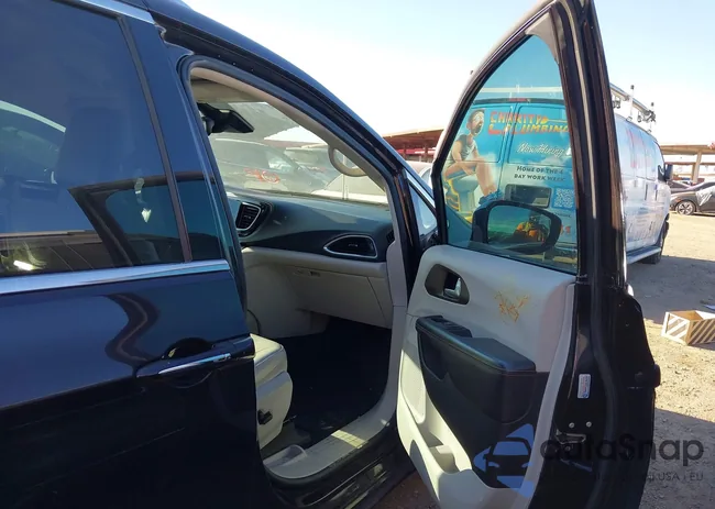 2C4RC1EG9HR764179: 43828199