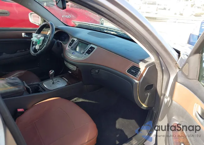 KMHGC4DD2DU250439: 43827772