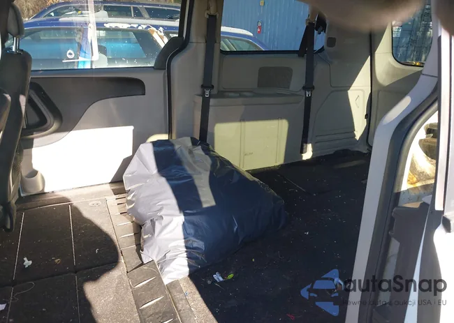 2D4RN3DG2BR739058: 43827812