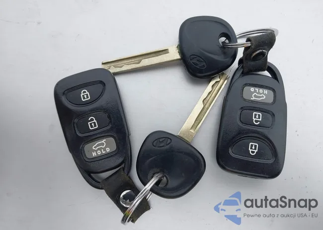 KMHTC6AD4CU079447: 43827868