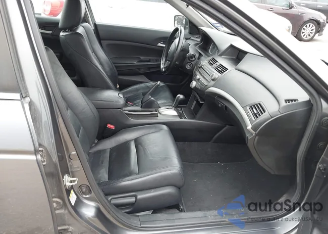 1HGCP2F66CA214555: 43828577