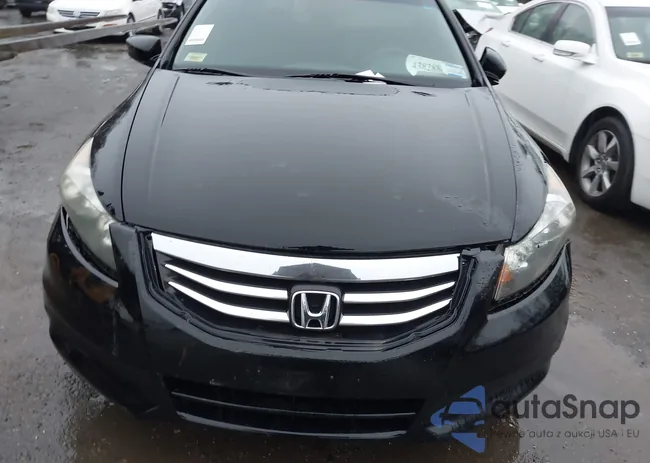 1HGCP2F7XBA070404: 43828860