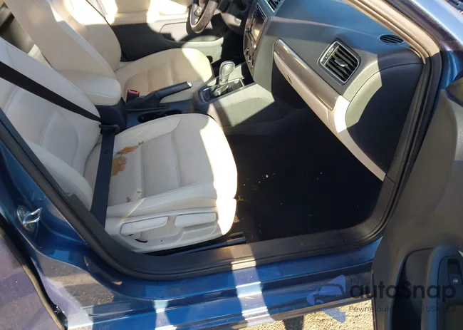 3VWDB7AJ4HM255901: 43830350