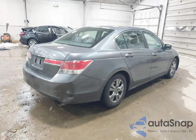 1HGCP2F43CA143460: 43830434