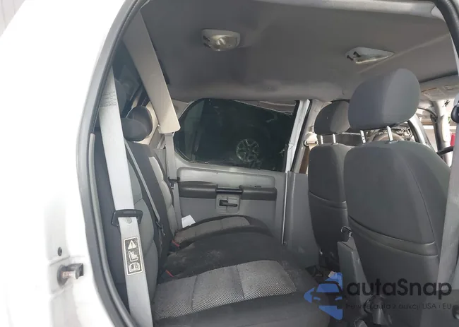 1FMZU77E03UC25968: 43831319