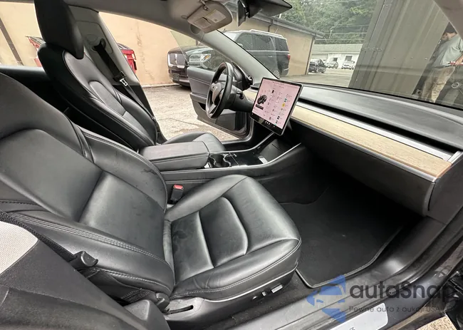 5YJ3E1EB1JF119497: 43831953