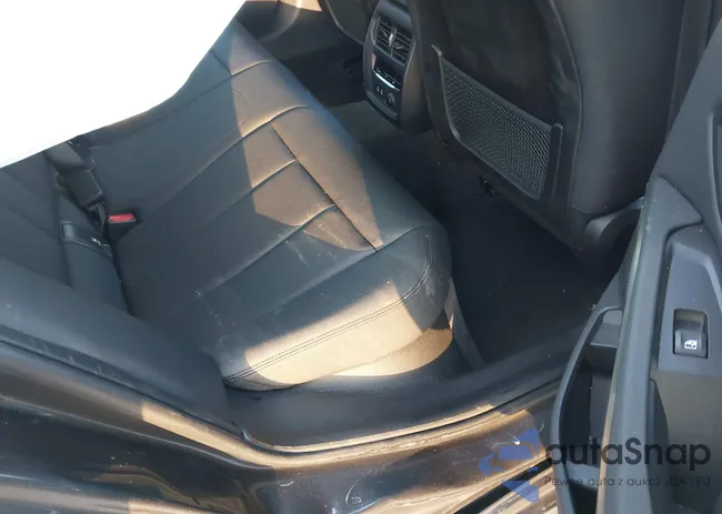 3MW5R7J0XL8B19300: 43833085