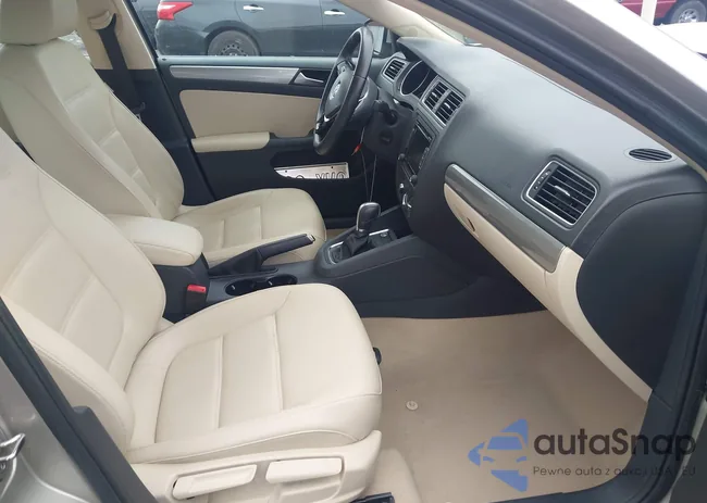 3VWD17AJ1FM281341: 43833257