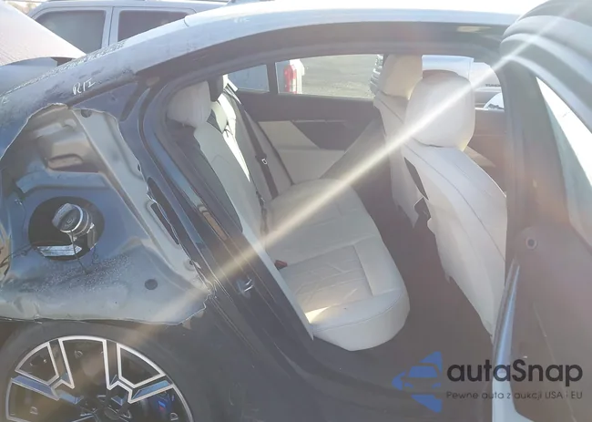 WBA43FJ04RCR18272: 43833419