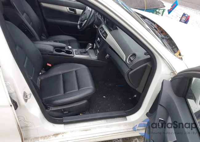 WDDGF8AB5ER304607: 43832617