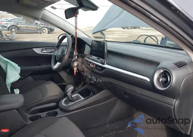 3KPF24AD2NE465889: 43833879