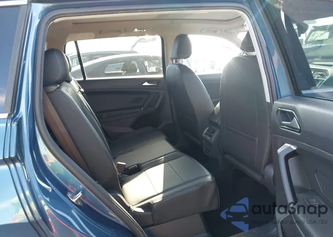 3VV3B7AX1JM028207: 43833897