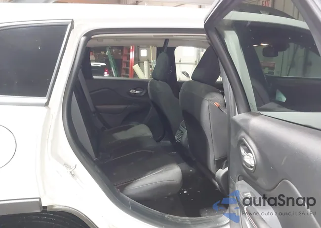 1C4PJMCS5GW276875: 43836306