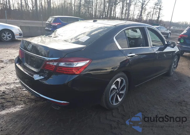 1HGCR3F89HA007845: 43837409