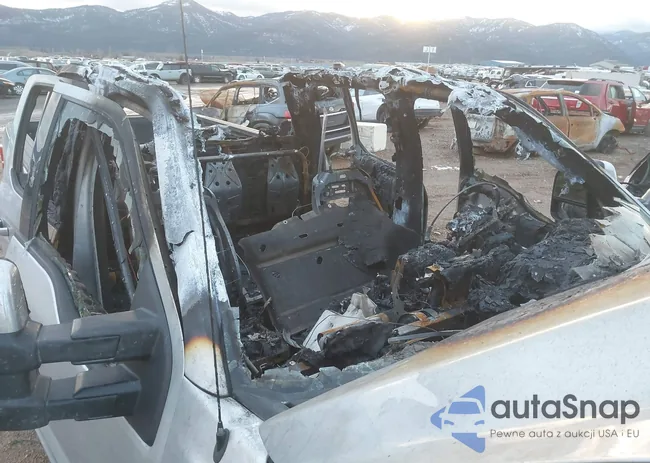 1FTFW1EG6JKC82915: 43838073