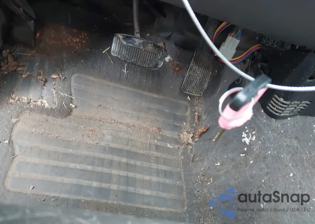 1FTRX08L3YKA26271: 43837696