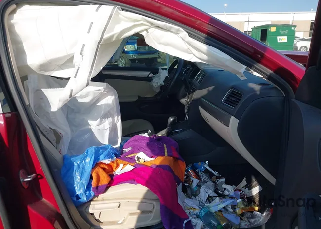 3VWDB7AJ4HM323713: 43839692