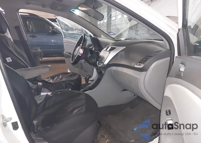 KMHCT5AE5HU312830: 43839696