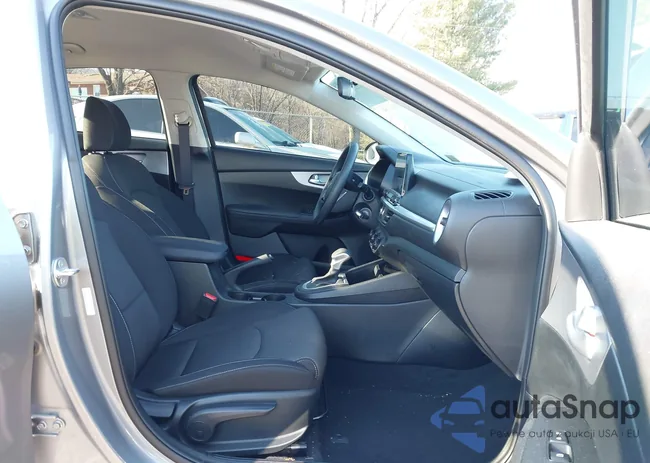 3KPF24AD3RE834037: 43841407