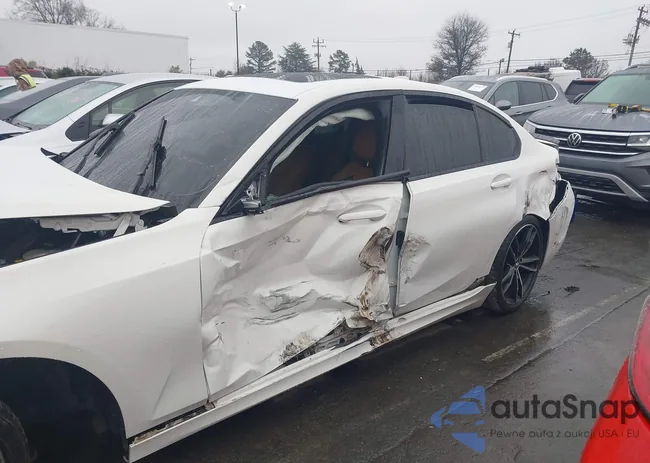 3MW5U7J01M8B63525: 43841800