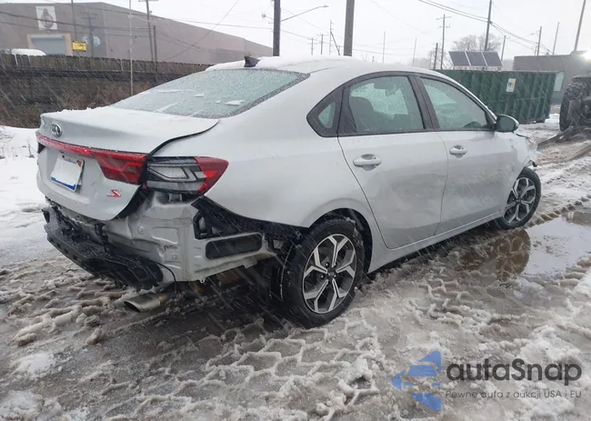 3KPF24AD4ME390465: 43841850