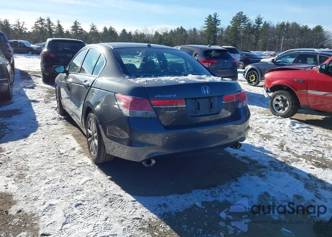 1HGCP3F8XCA027696: 43843312