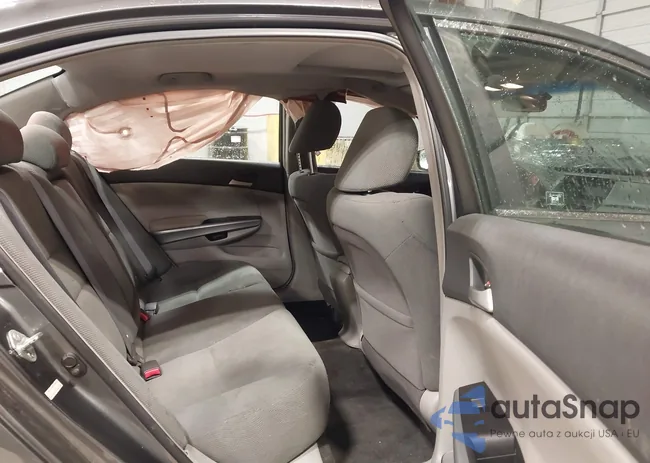 1HGCP36709A000006: 43842555