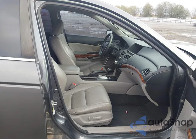 1HGCP3F8XCA002538: 43843938