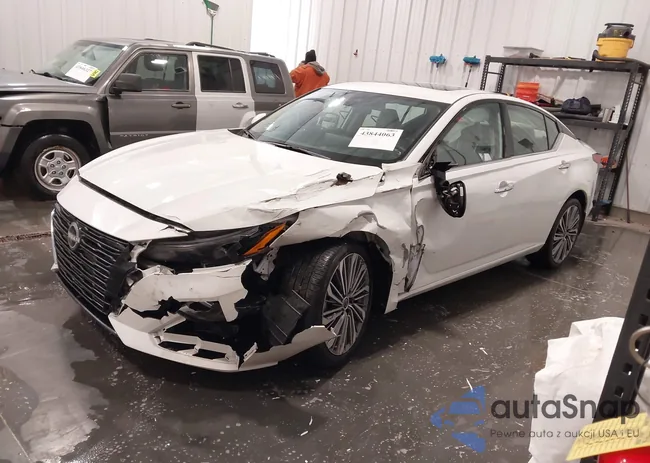 1N4BL4EW9SN333734: 43844063