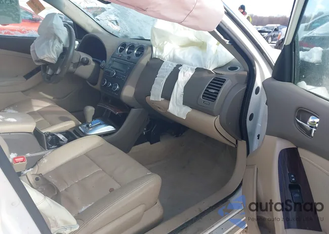 1N4AL2AP5CN556823: 43844130