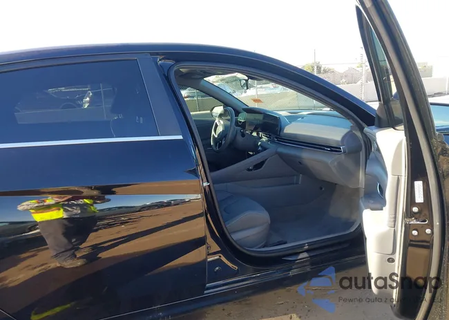 KMHLS4DG0RU646419: 43844186