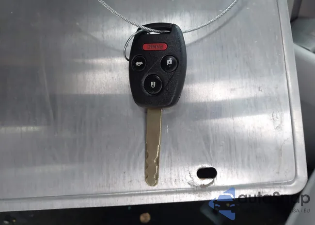 1HGCP2F40BA073396: 43843780