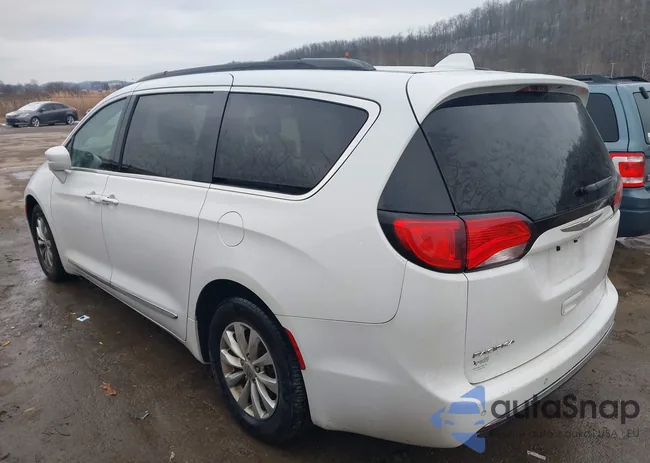 2C4RC1BG0HR526581: 43843785