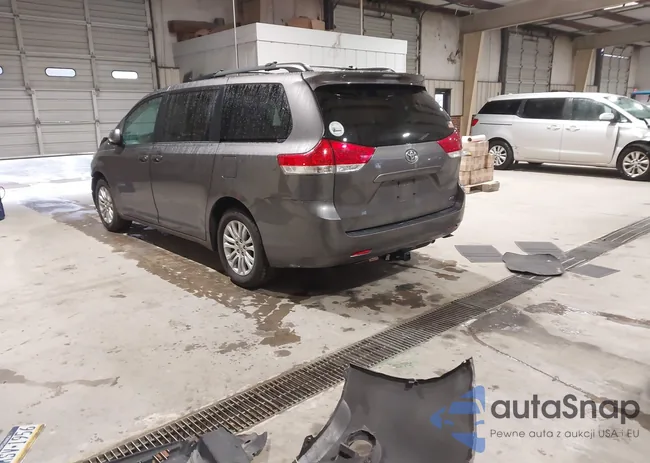 5TDYK3DC0ES416475: 43843860